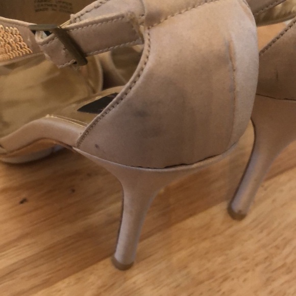 Glint Gold Sequin and Satin Heels Size 6.5 - Picture 6 of 14